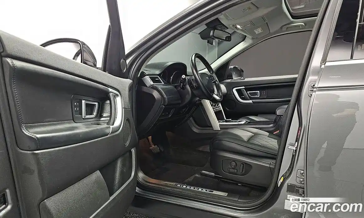 Land Rover Discovery Sport 2017 2.0 Автомат в Москве № 213660, фото 16