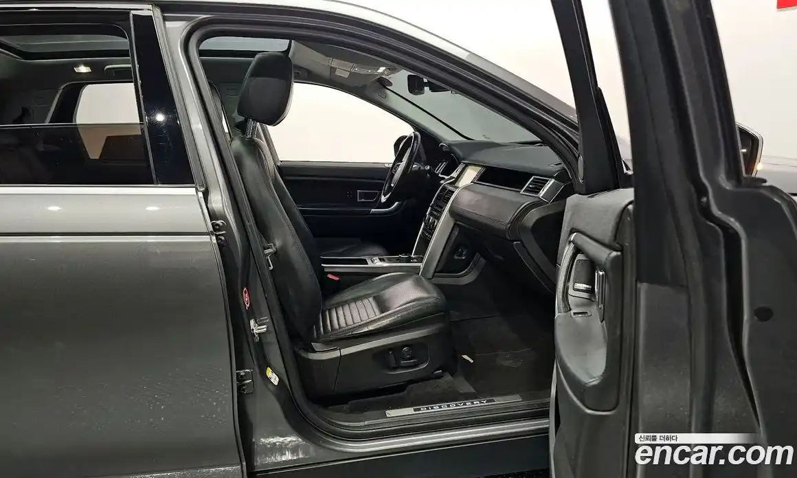 Land Rover Discovery Sport 2017 2.0 Автомат в Москве № 213660, фото 4