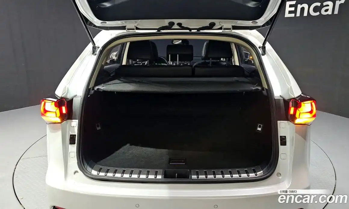 Lexus NX 2018 2.5 Автомат в Москве № 214705, фото 2