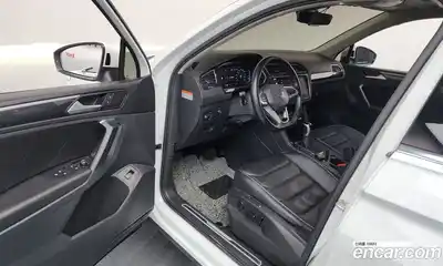 Volkswagen Tiguan 2023 2.0 Автомат в Москве № 215116, миниатюра 10
