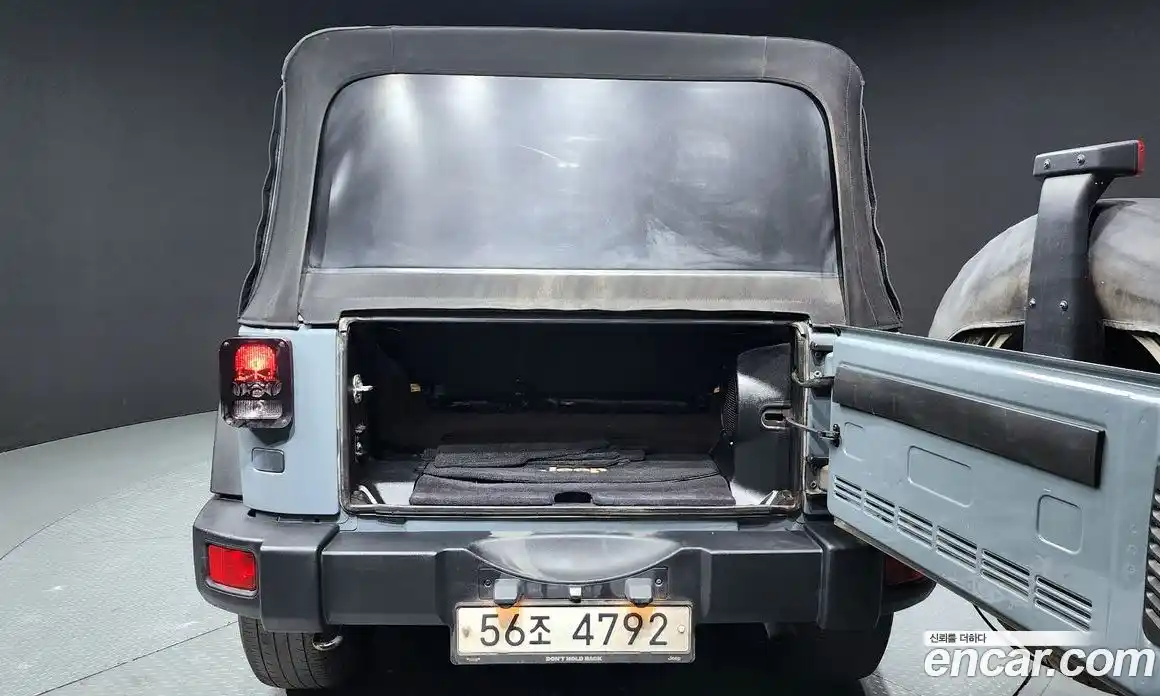 Jeep Wrangler 2014 2.8 Автомат в Москве № 232782, фото 19