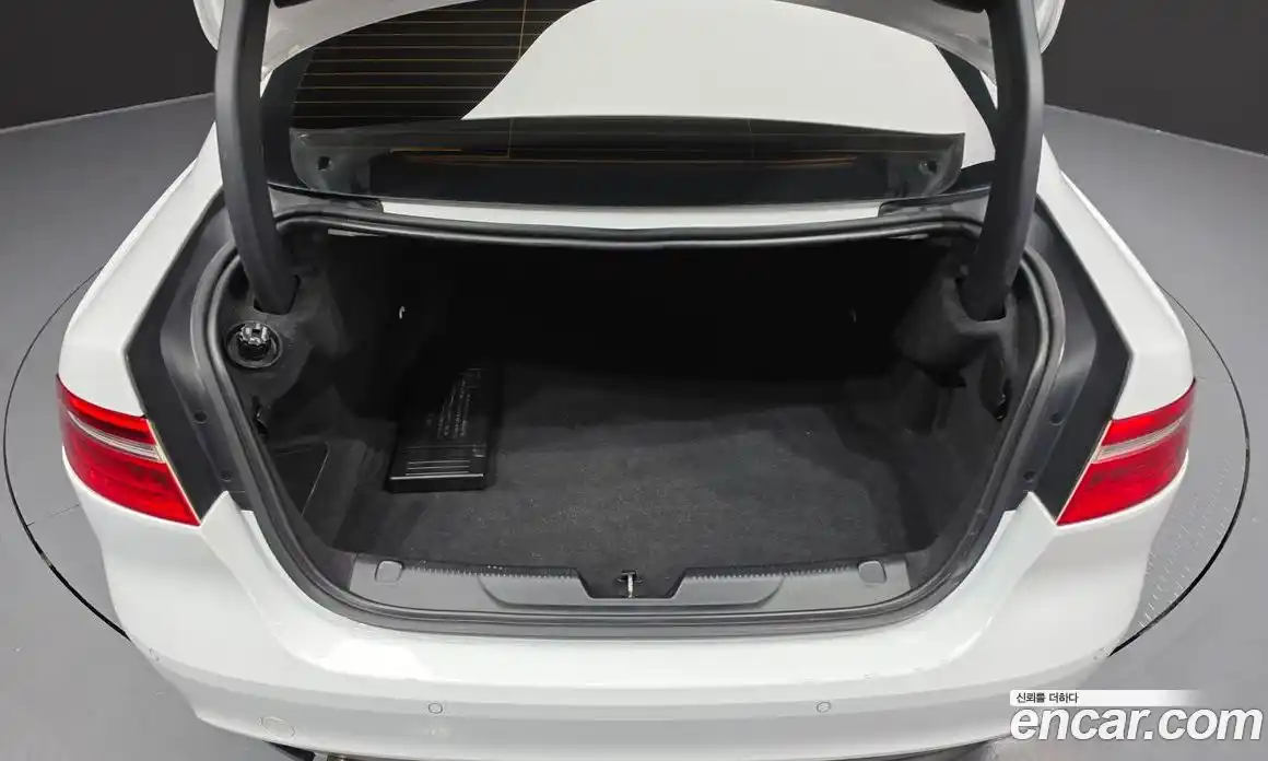 Jaguar XE 2016 2.0 Автомат в Москве № 305054, фото 1