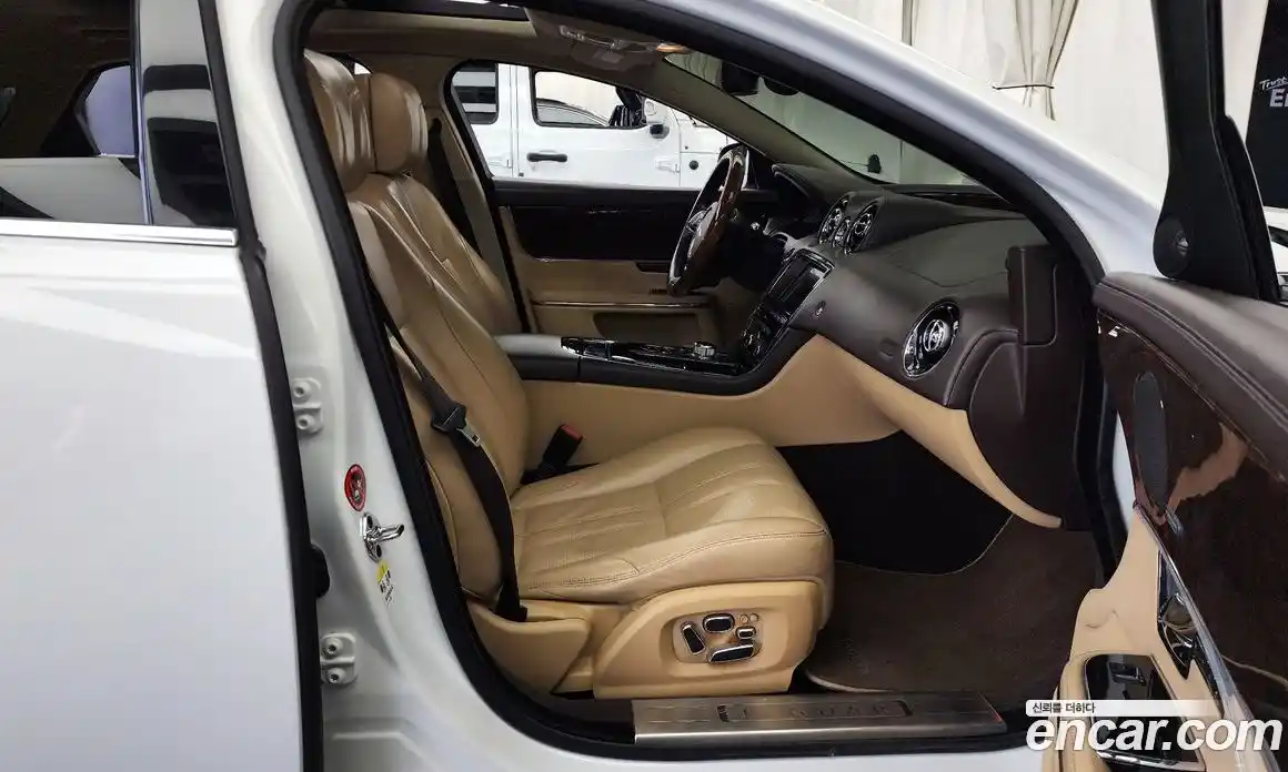 Jaguar XJ 2013 3.0 Автомат в Москве № 331536, фото 9