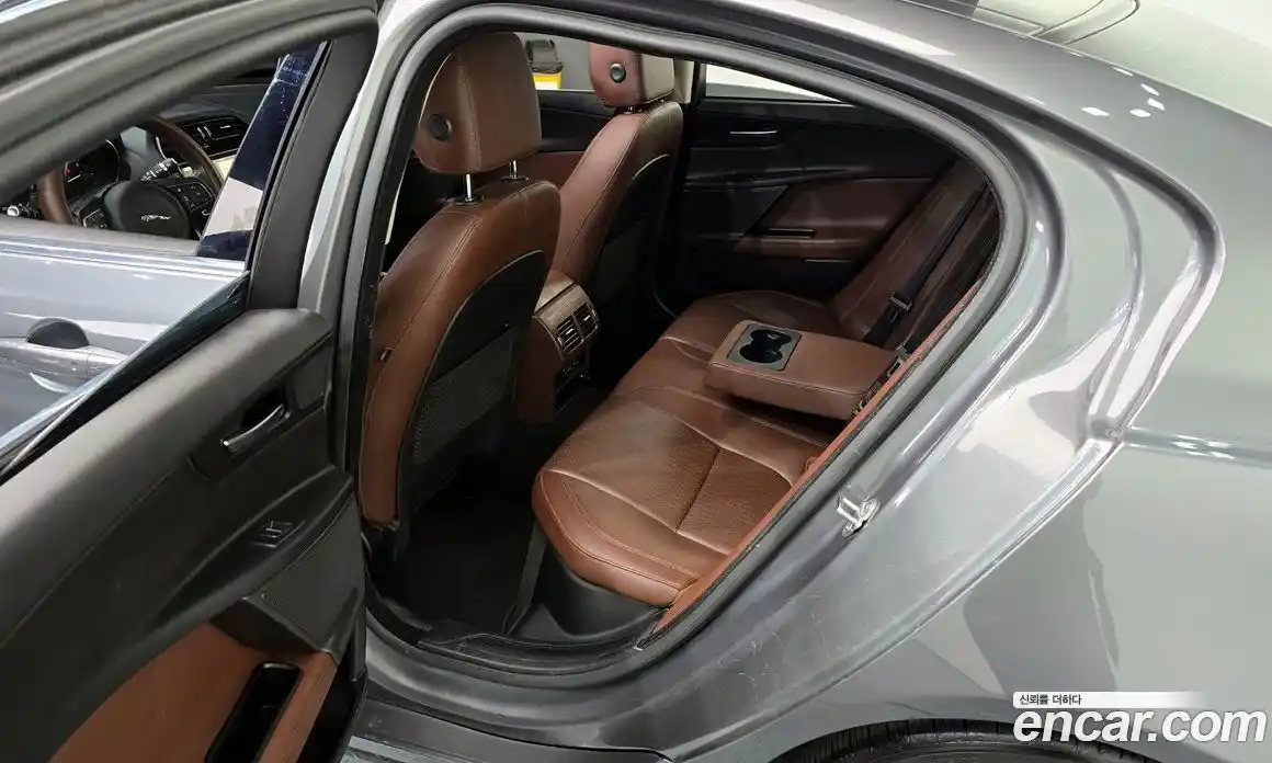 Jaguar XE 2017 2.0 Автомат в Москве № 335835, фото 11