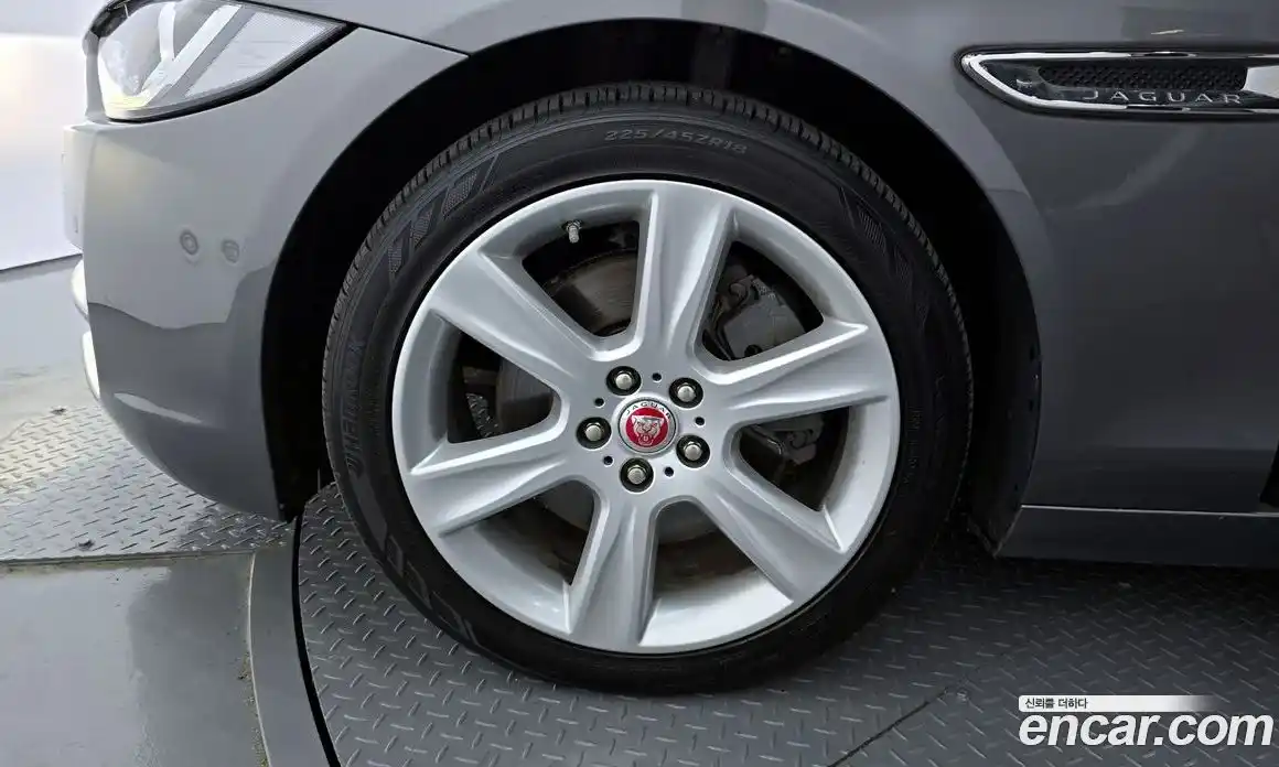 Jaguar XE 2017 2.0 Автомат в Москве № 335835, фото 5