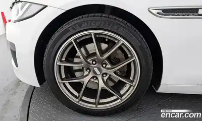 Jaguar XE 2017 2.0 Автомат в Москве № 335854, миниатюра 3