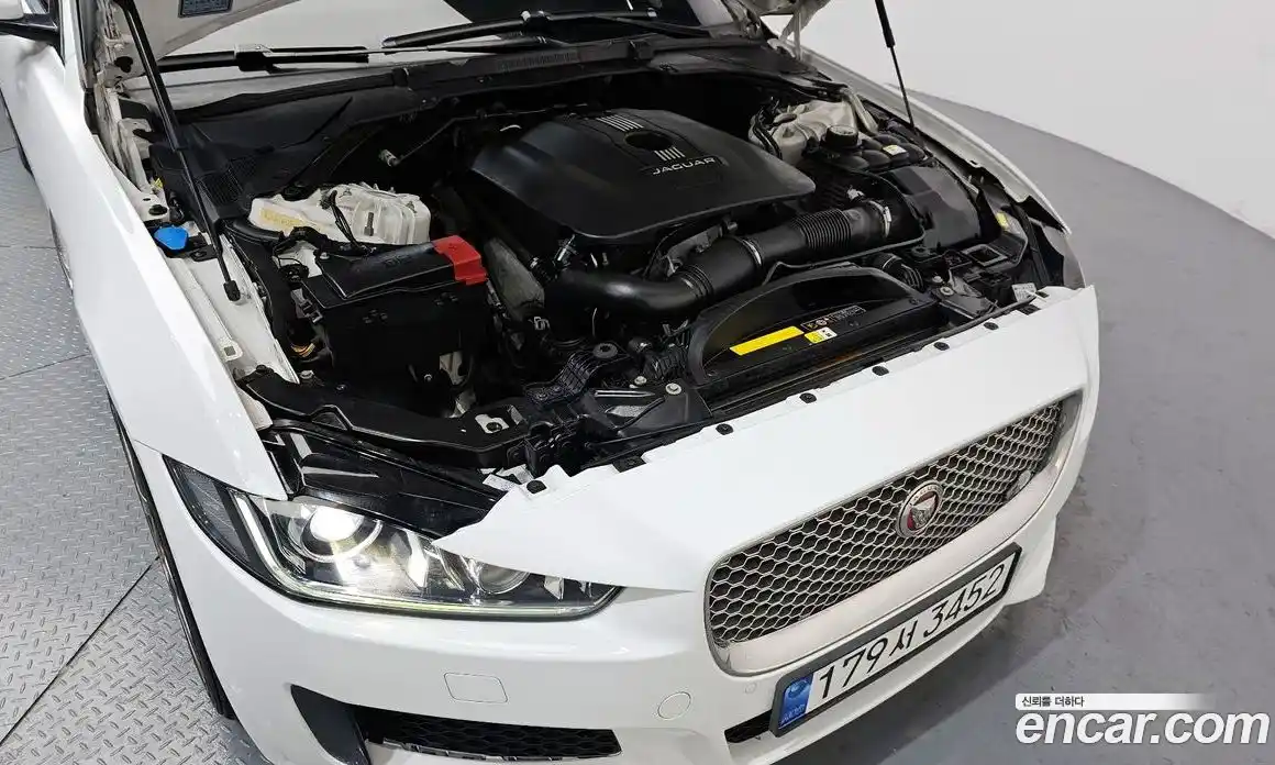 Jaguar XE 2017 2.0 Автомат в Москве № 335854, фото 4