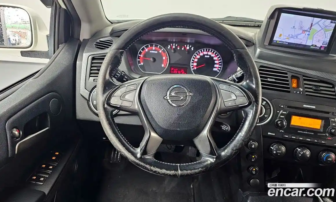SsangYong Korando 2015 2.0 Автомат в Москве № 369461, фото 13