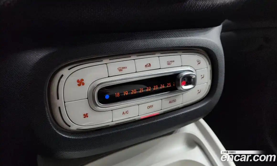 Smart Fortwo 2015 1.0 Автомат в Москве № 381689, фото 15