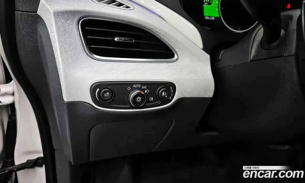 Chevrolet Bolt EV 2018 0.2 Автомат в Москве № 40515, фото 15