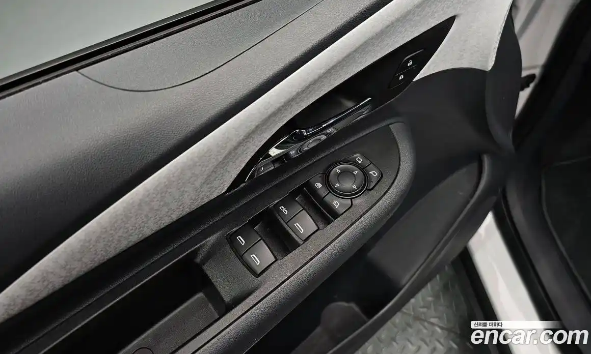 Chevrolet Bolt EV 2018 0.2 Автомат в Москве № 40515, фото 2