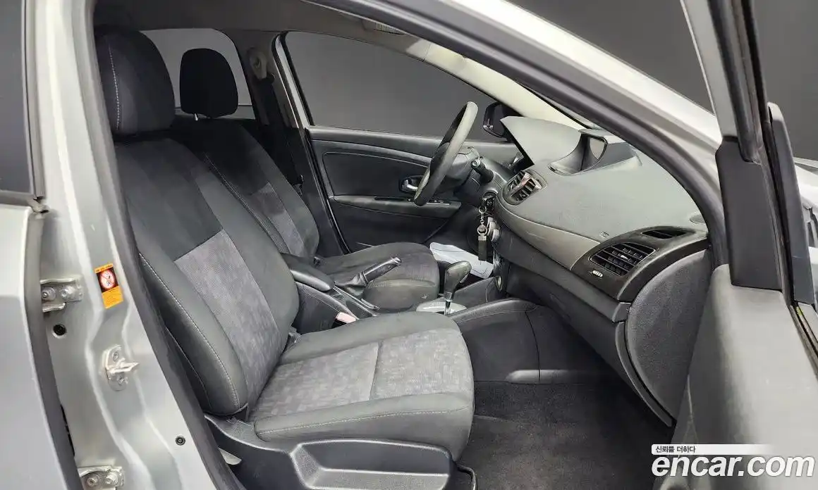 Renault SM3 2015 1.6 Автомат в Москве № 95287, фото 13