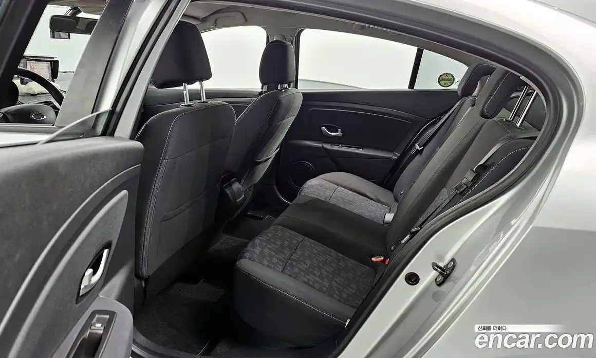 Renault SM3 2014 1.6 Автомат в Москве № 106801, фото 12