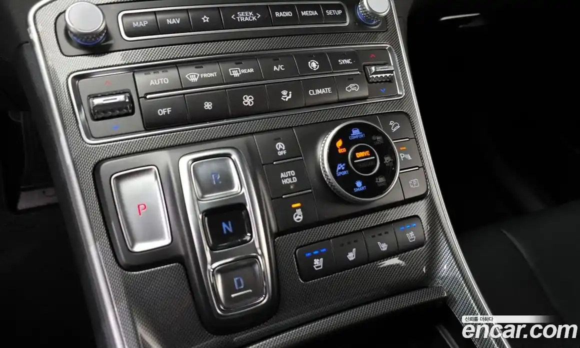 Hyundai Santa Fe 2023 2.5 Автомат в Москве № 108887, фото 18