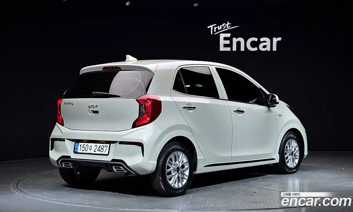 Kia Morning 2023 1.0 Автомат в Москве № 115570, фото 11