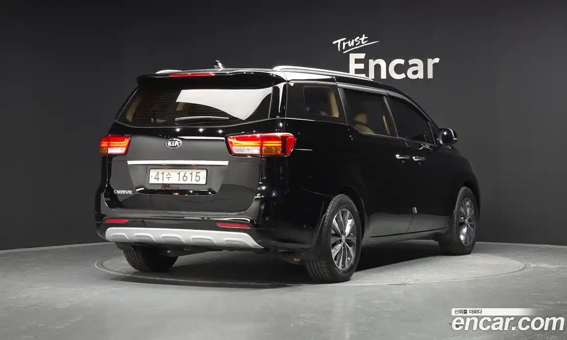 Kia Canival 2018 2.2 Автомат в Москве № 120476, фото 10