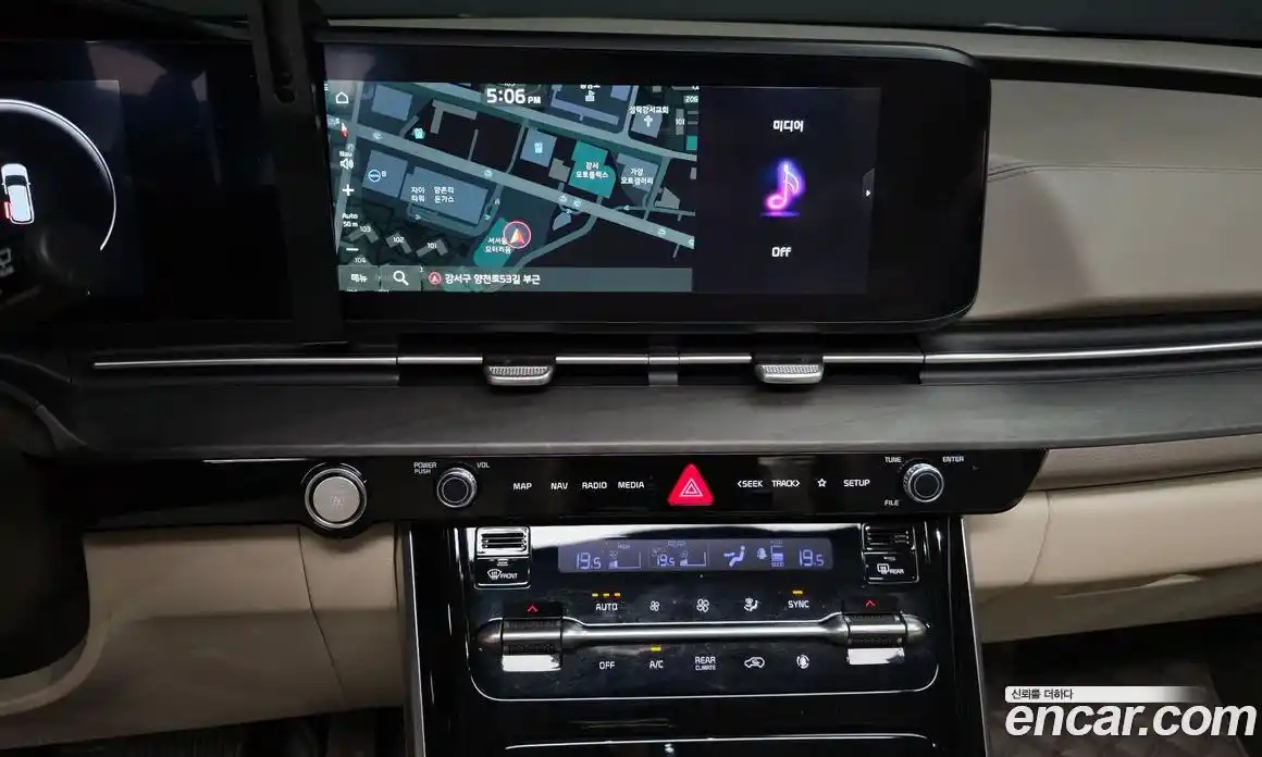 Kia Canival 2023 3.5 Автомат в Москве № 121511, фото 14