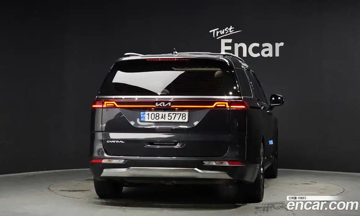 Kia Canival 2023 3.5 Автомат в Москве № 121511, фото 4