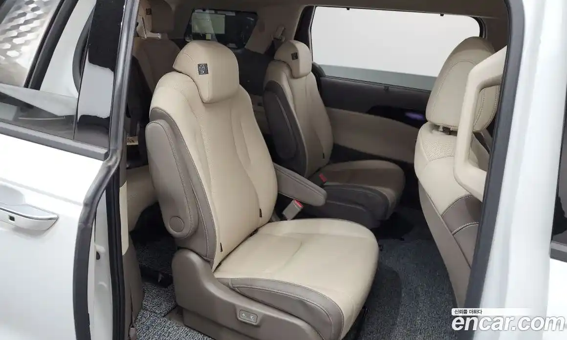 Kia Canival 2023 3.5 Автомат в Москве № 132073, фото 4