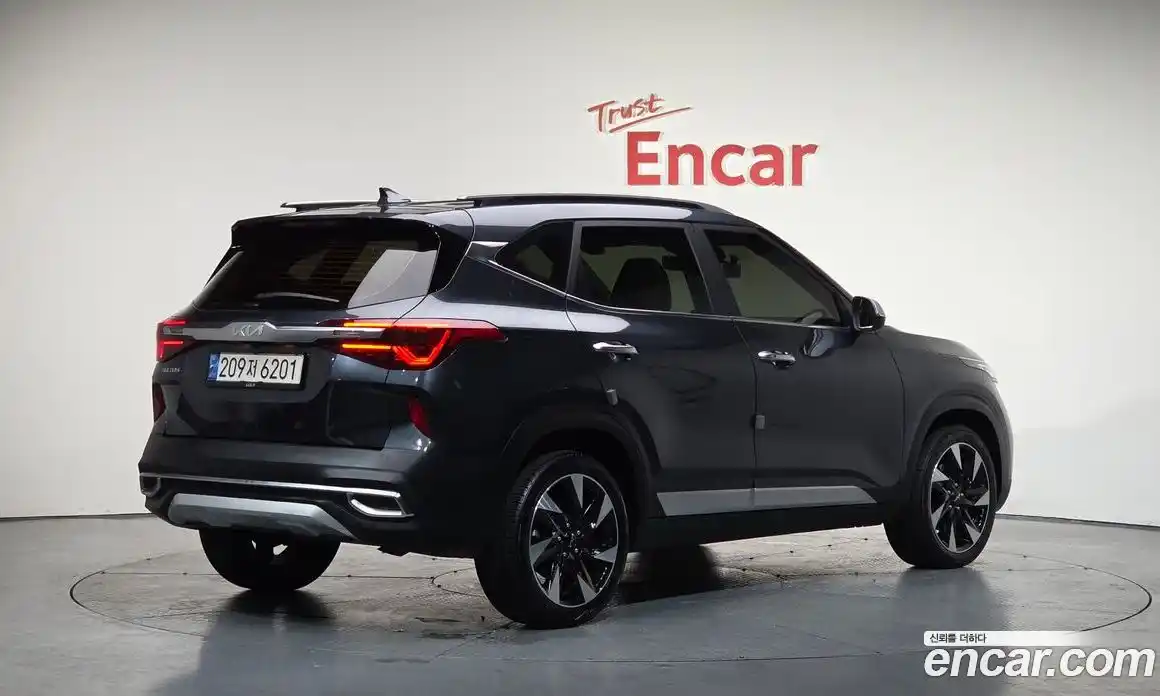 Kia Seltos 2022 1.6 Автомат в Москве № 132626, фото 2