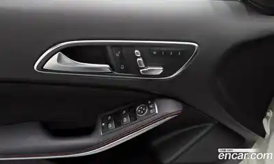 Mercedes-Benz A-Class 2018 1.6 Автомат в Москве № 140278, миниатюра 11