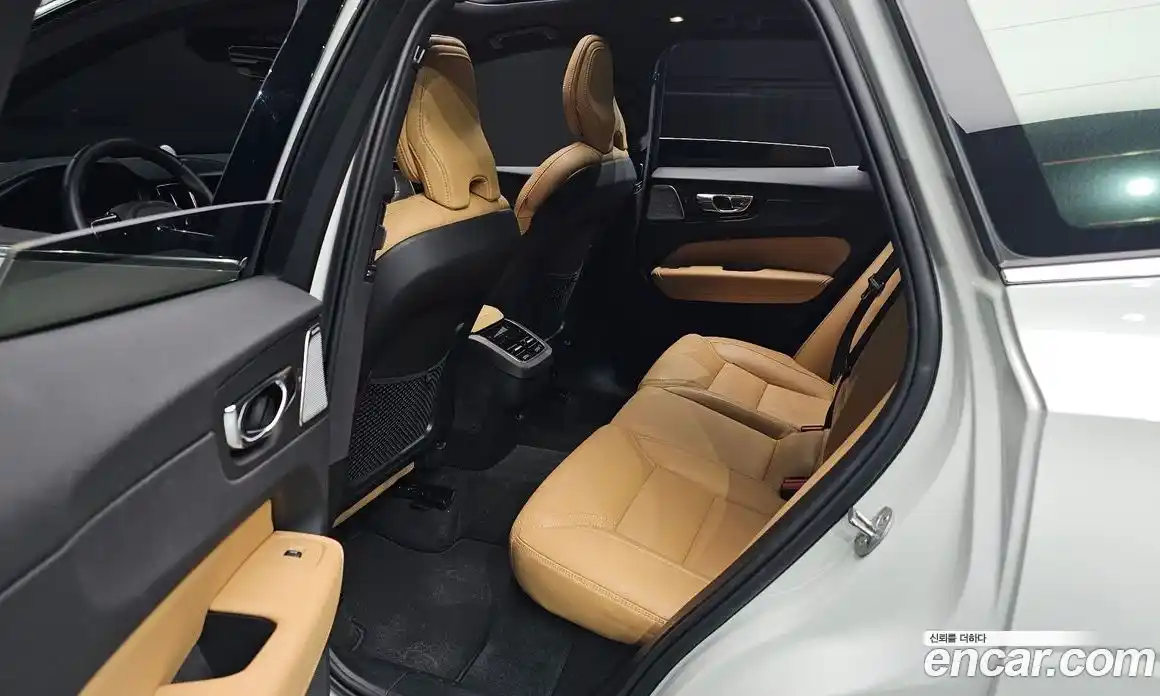 Volvo XC60 2024 2.0 Автомат в Москве № 164169, фото 12