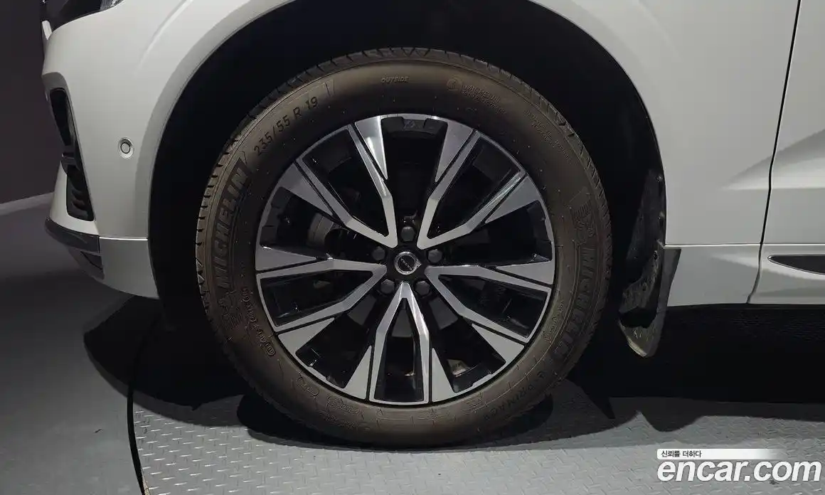 Volvo XC60 2024 2.0 Автомат в Москве № 164169, фото 5