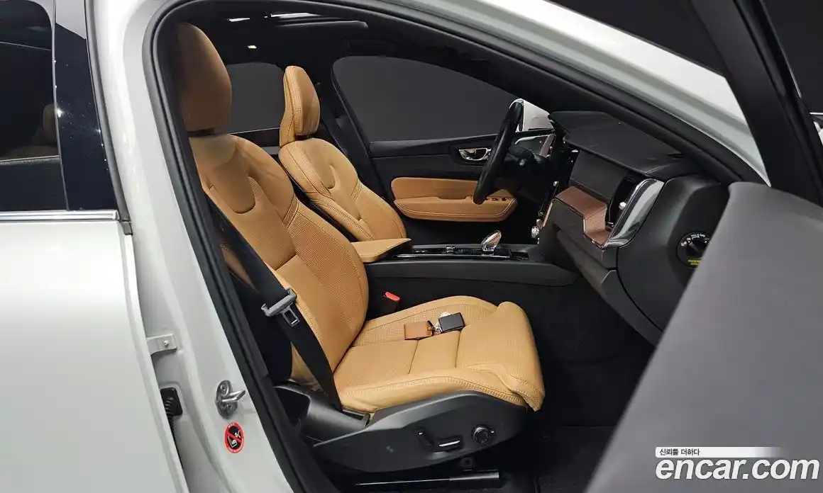 Volvo XC60 2024 2.0 Автомат в Москве № 164169, фото 10