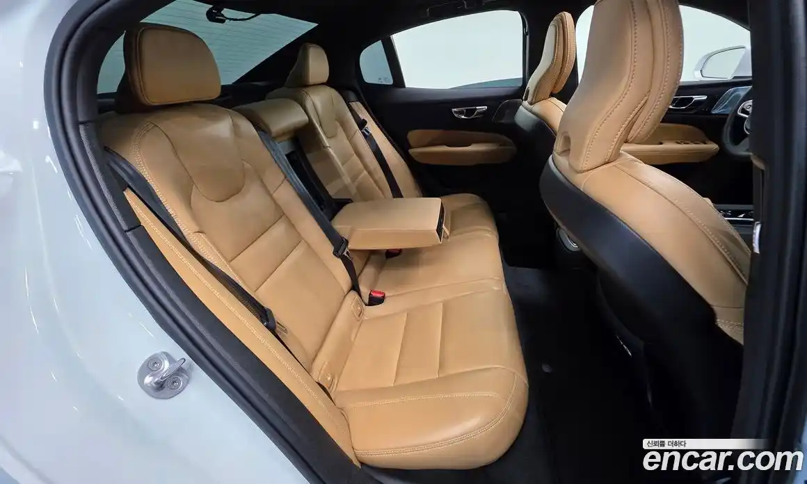 Volvo S60 2023 2.0 Автомат в Москве № 164335, фото 1