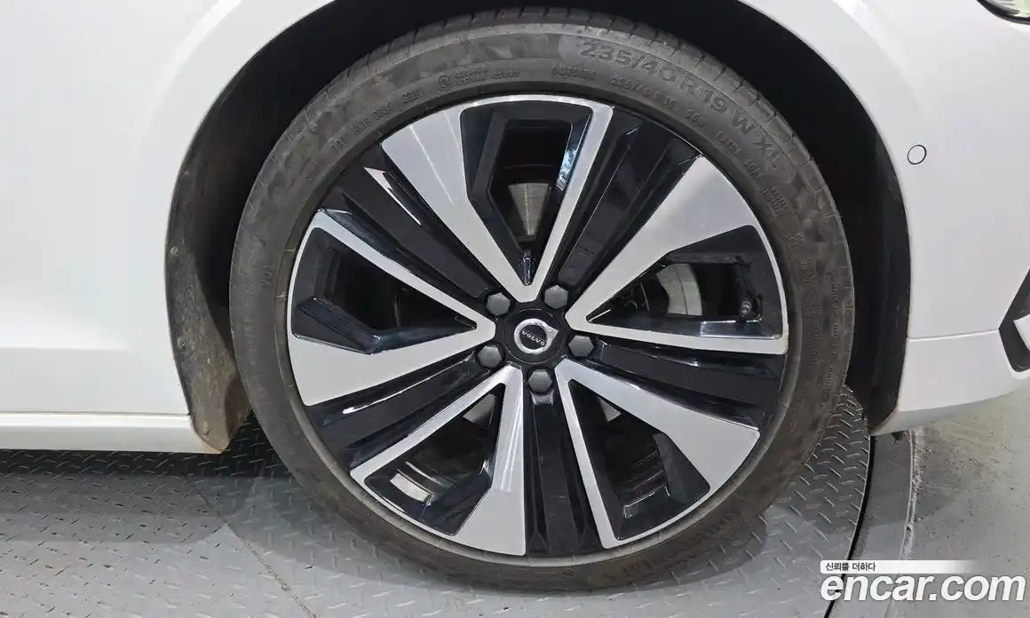 Volvo S60 2023 2.0 Автомат в Москве № 164335, фото 2