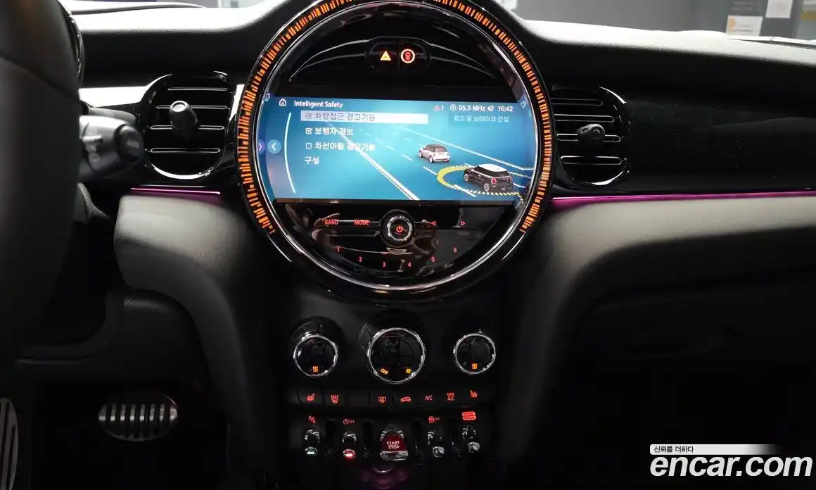 Mini Cooper 2024 2.0 Автомат в Москве № 166933, фото 14