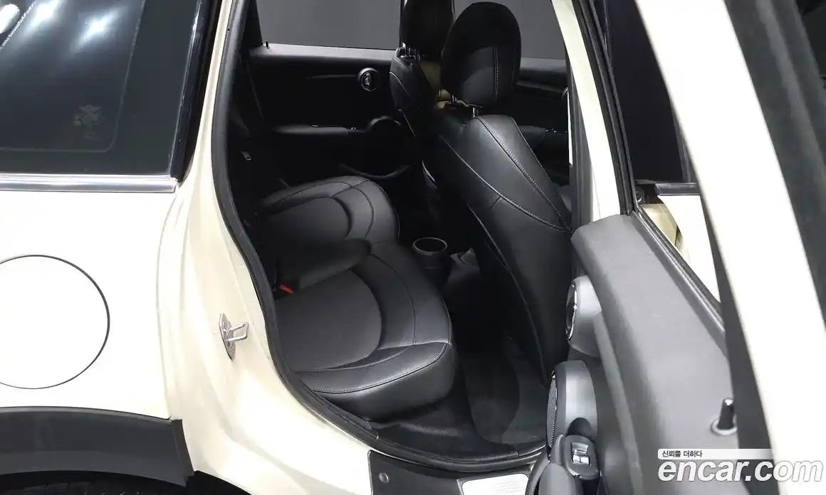 Mini Cooper 2015 1.5 Автомат в Москве № 167191, фото 12