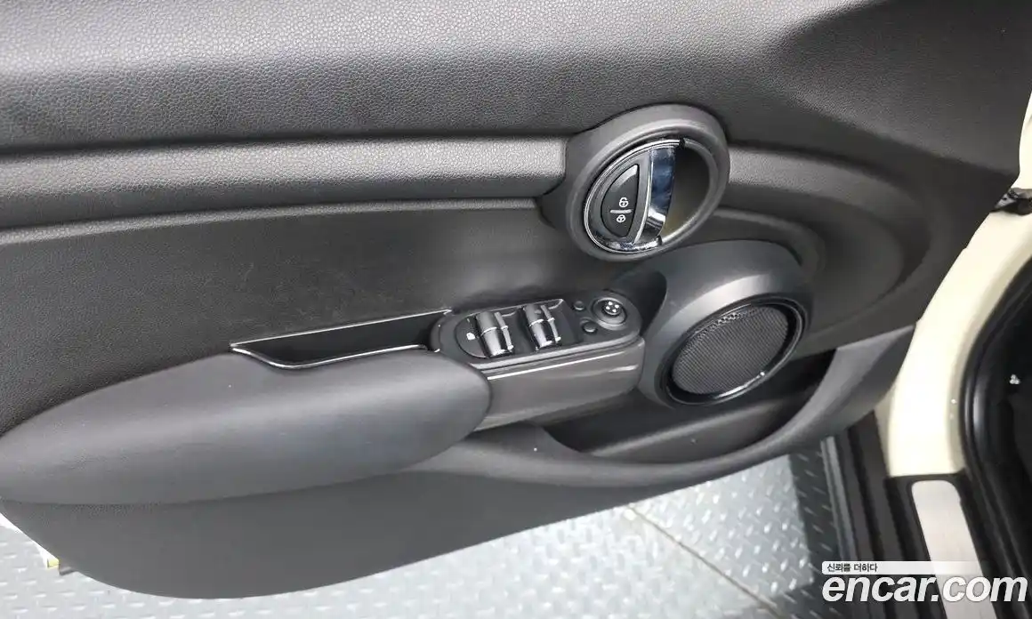 Mini Cooper 2015 1.5 Автомат в Москве № 167191, фото 18