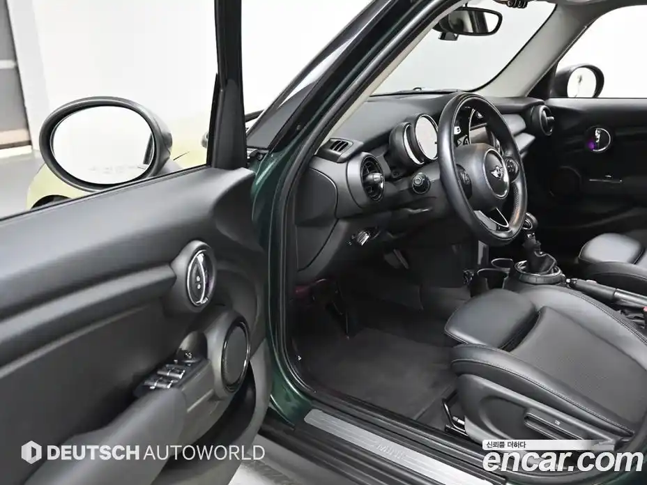 Mini Cooper 2016 1.5 Автомат в Москве № 167509, фото 6