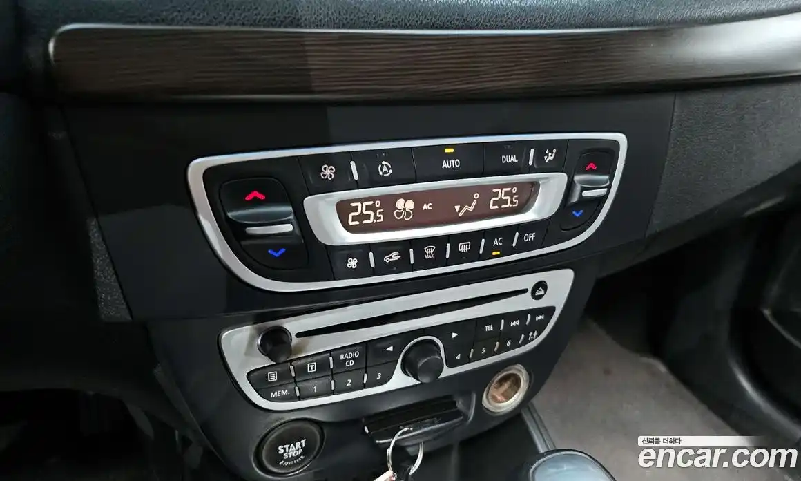 Renault SM3 2010 1.6 Автомат в Москве № 183520, фото 15