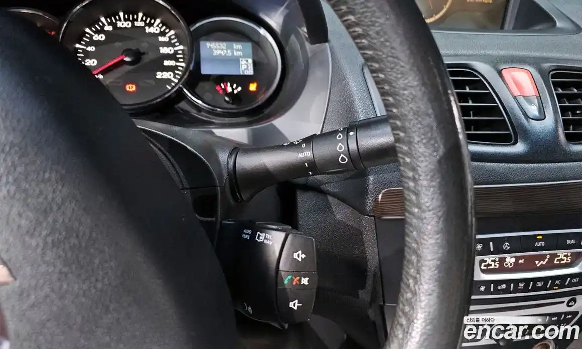 Renault SM3 2010 1.6 Автомат в Москве № 183520, фото 17