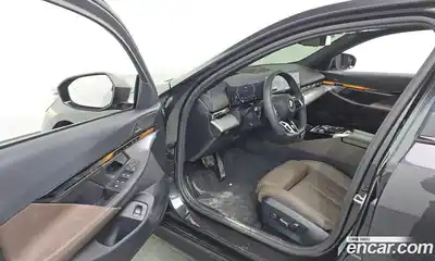 BMW 5-Series 2025 2.0 Автомат в Москве № 187743, миниатюра 3