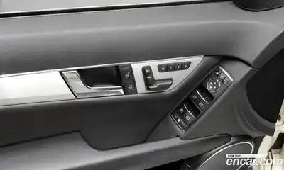 Mercedes-Benz C-Class 2010 1.8 Автомат в Москве № 195418, миниатюра 4