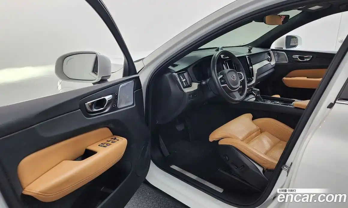 Volvo XC60 2019 2.0 Автомат в Москве № 196977, фото 10