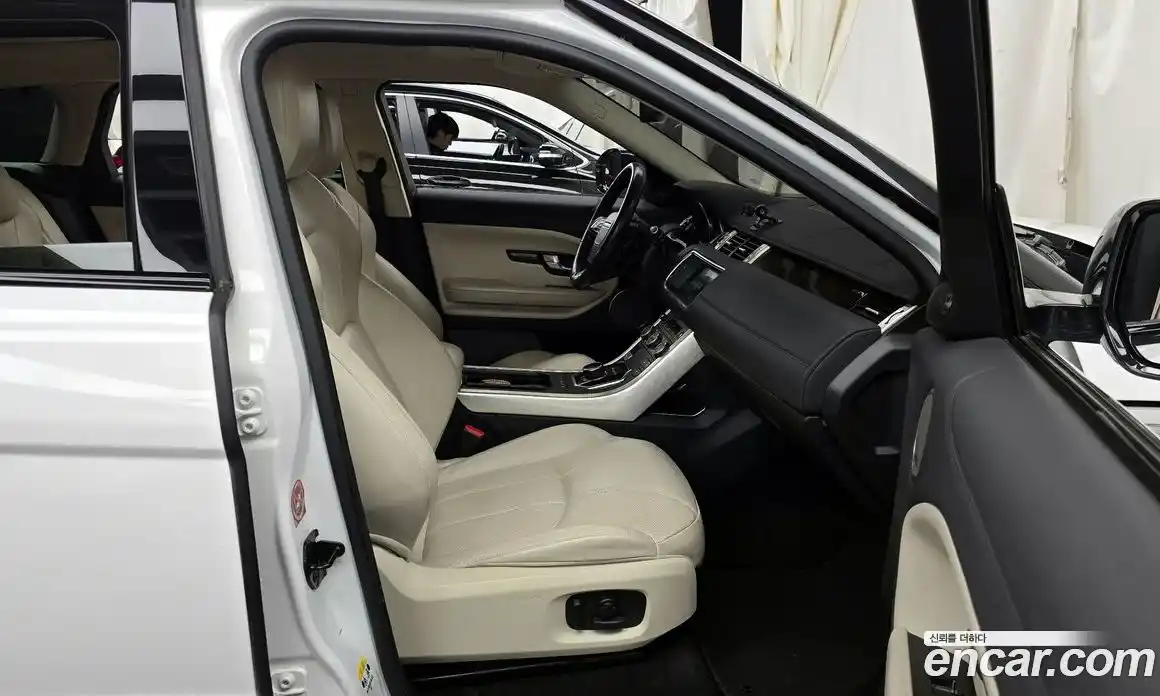 Land Rover Range-Rover Evoque 2017 2.0 Автомат в Москве № 198160, фото 14