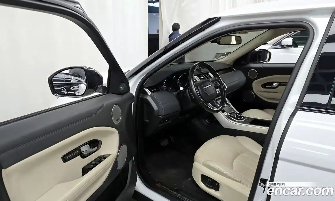 Land Rover Range-Rover Evoque 2017 2.0 Автомат в Москве № 198160, фото 3