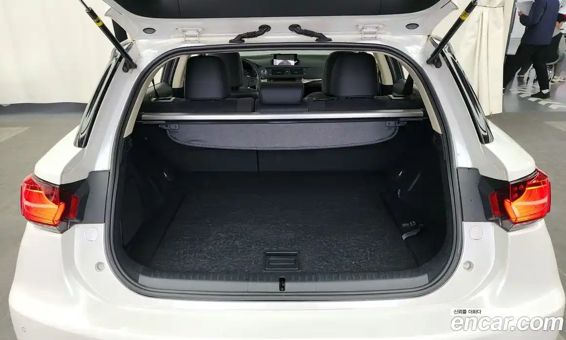 Lexus CT200h 2018 1.8 Автомат в Москве № 198864, фото 20