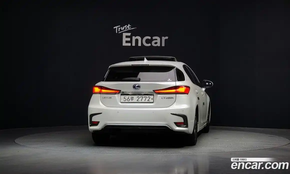 Lexus CT200h 2018 1.8 Автомат в Москве № 198864, фото 4