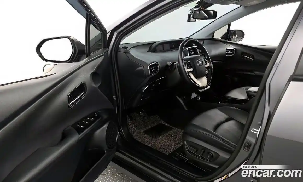 Toyota Prius 2018 1.8 Автомат в Москве № 199686, фото 11