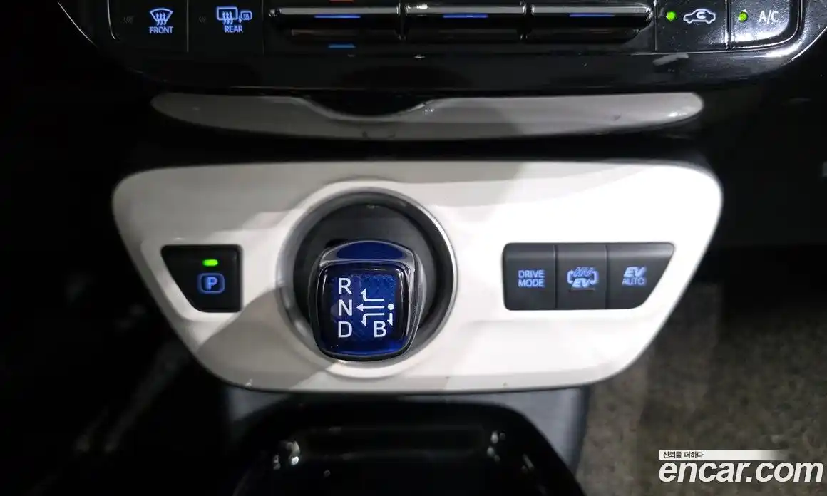 Toyota Prius 2018 1.8 Автомат в Москве № 199686, фото 13