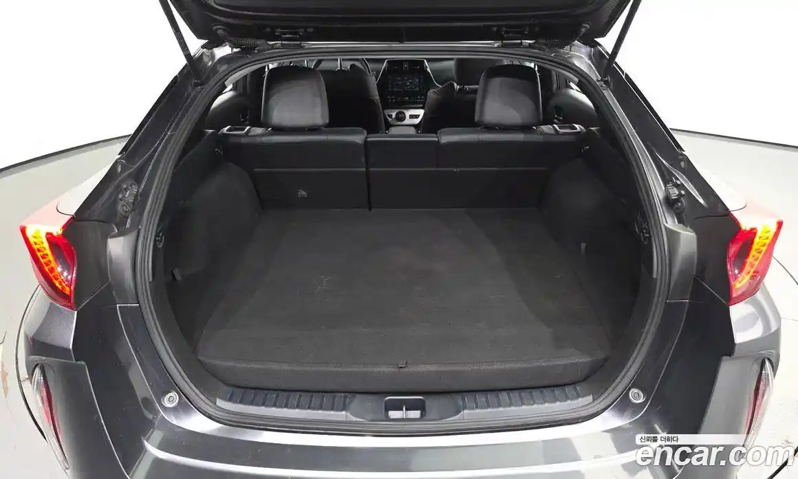 Toyota Prius 2018 1.8 Автомат в Москве № 199686, фото 15