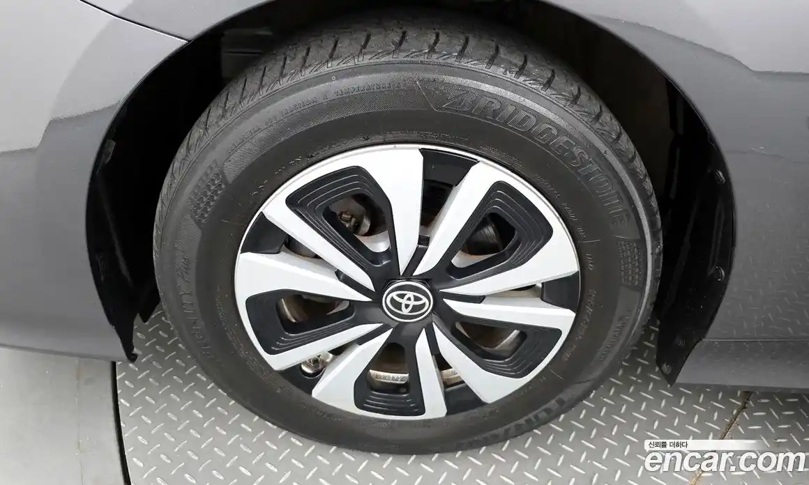 Toyota Prius 2018 1.8 Автомат в Москве № 199686, фото 9