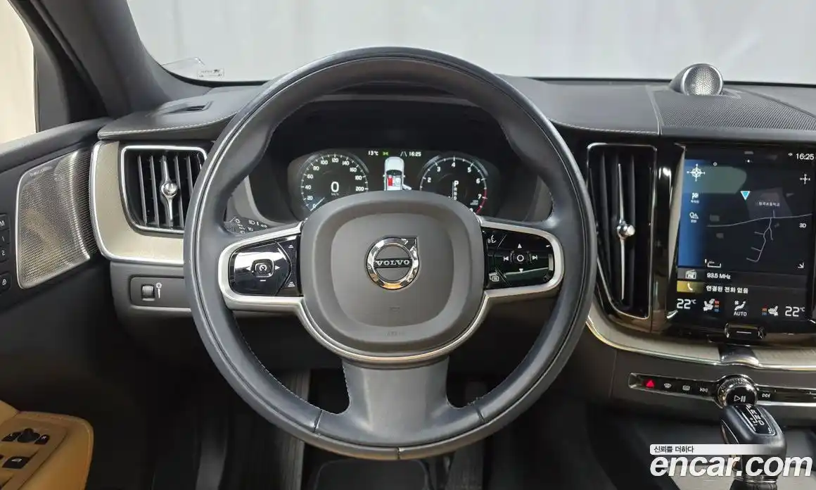 Volvo XC60 2020 2.0 Автомат в Москве № 212838, фото 13