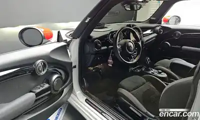 Mini Cooper 2024 2.0 Автомат в Москве № 214075, миниатюра 9