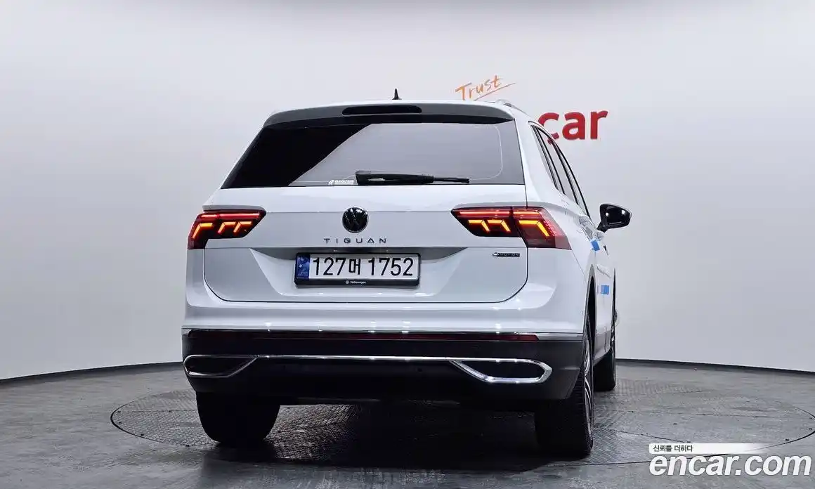 Volkswagen Tiguan 2023 2.0 Автомат в Москве № 214921, фото 12